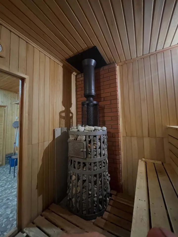 Банная печь с сеткой для камней в парной